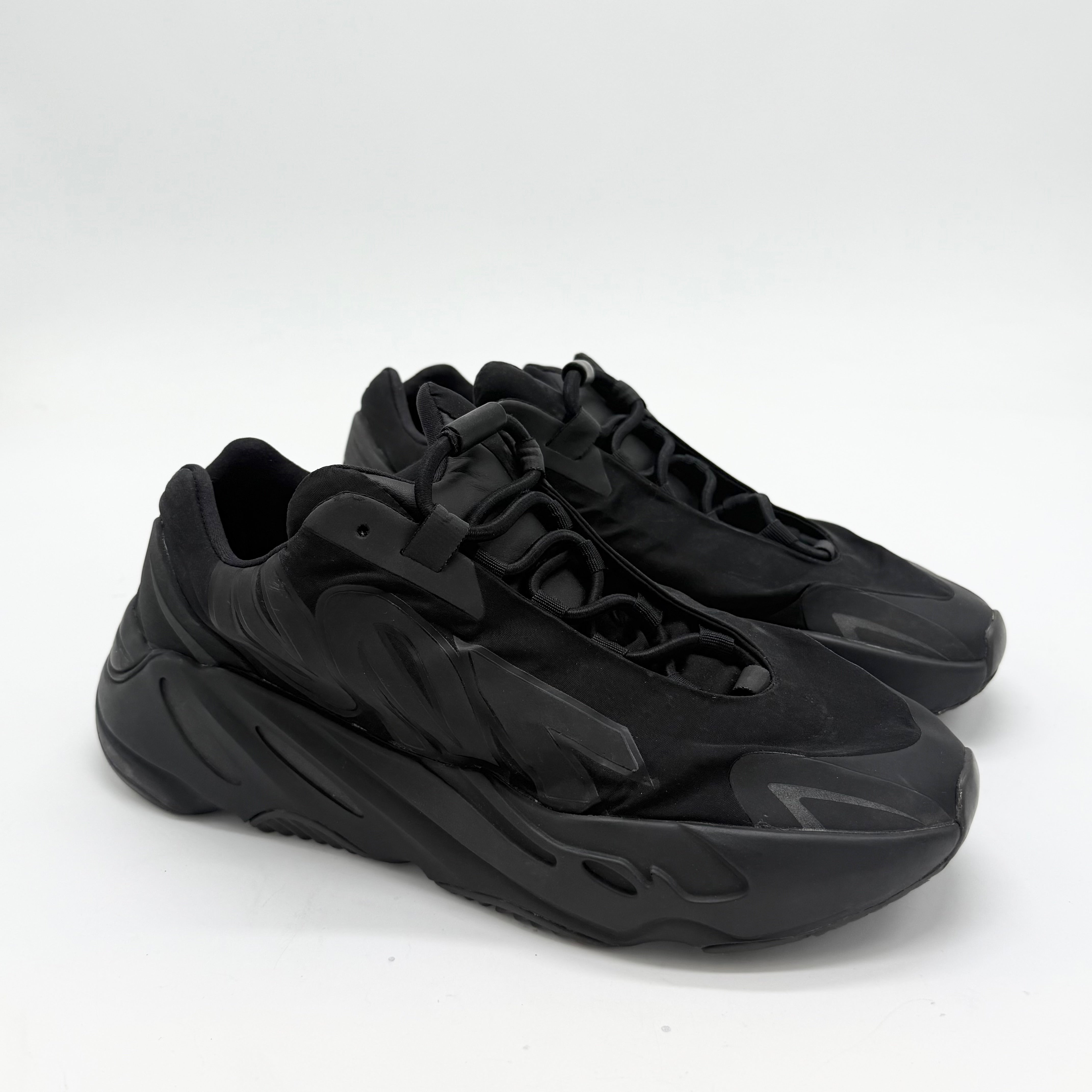 Adidas Yeezy Boost 700 Tripple Black EU 41 1/3