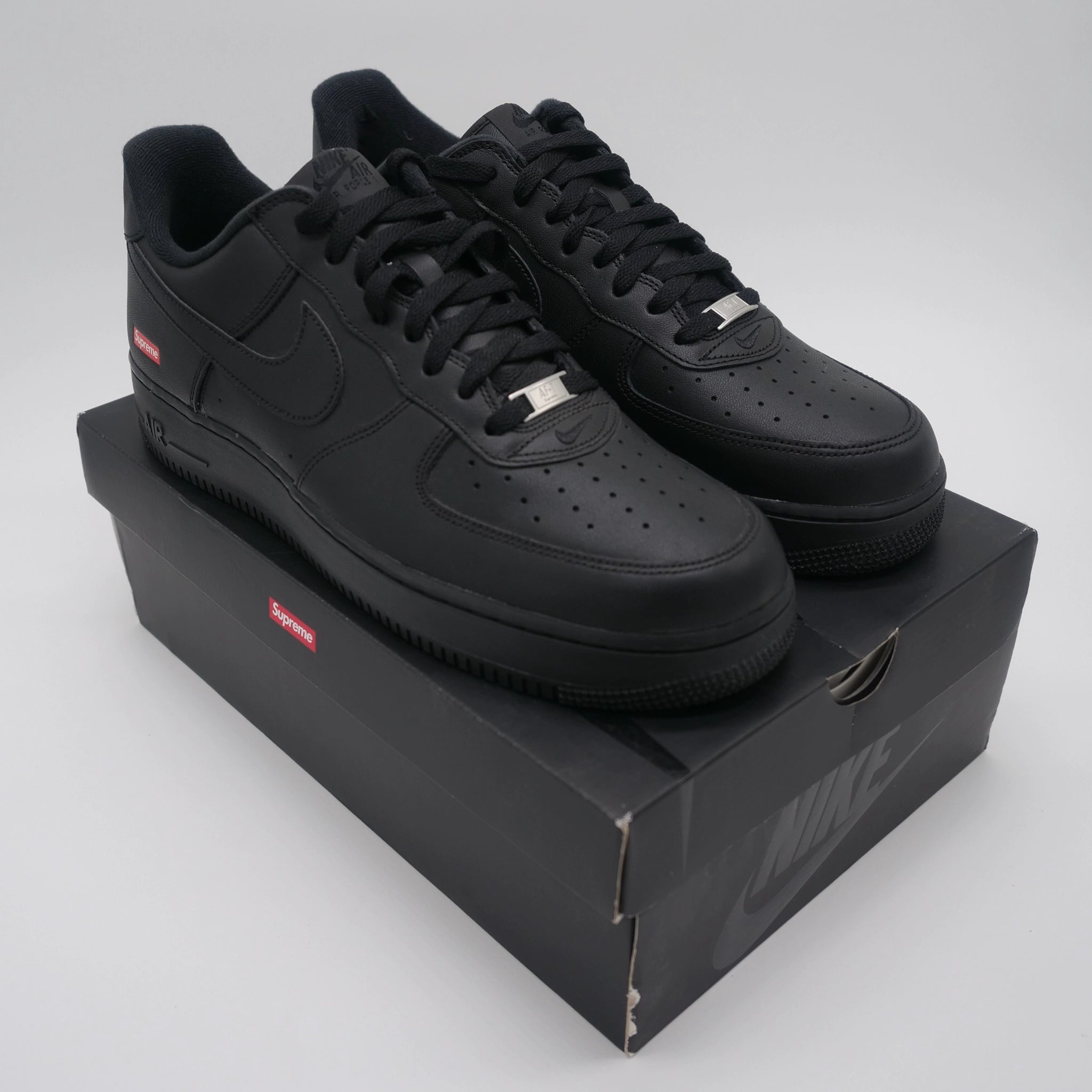 Nike Air Force 1 Low Supreme Black