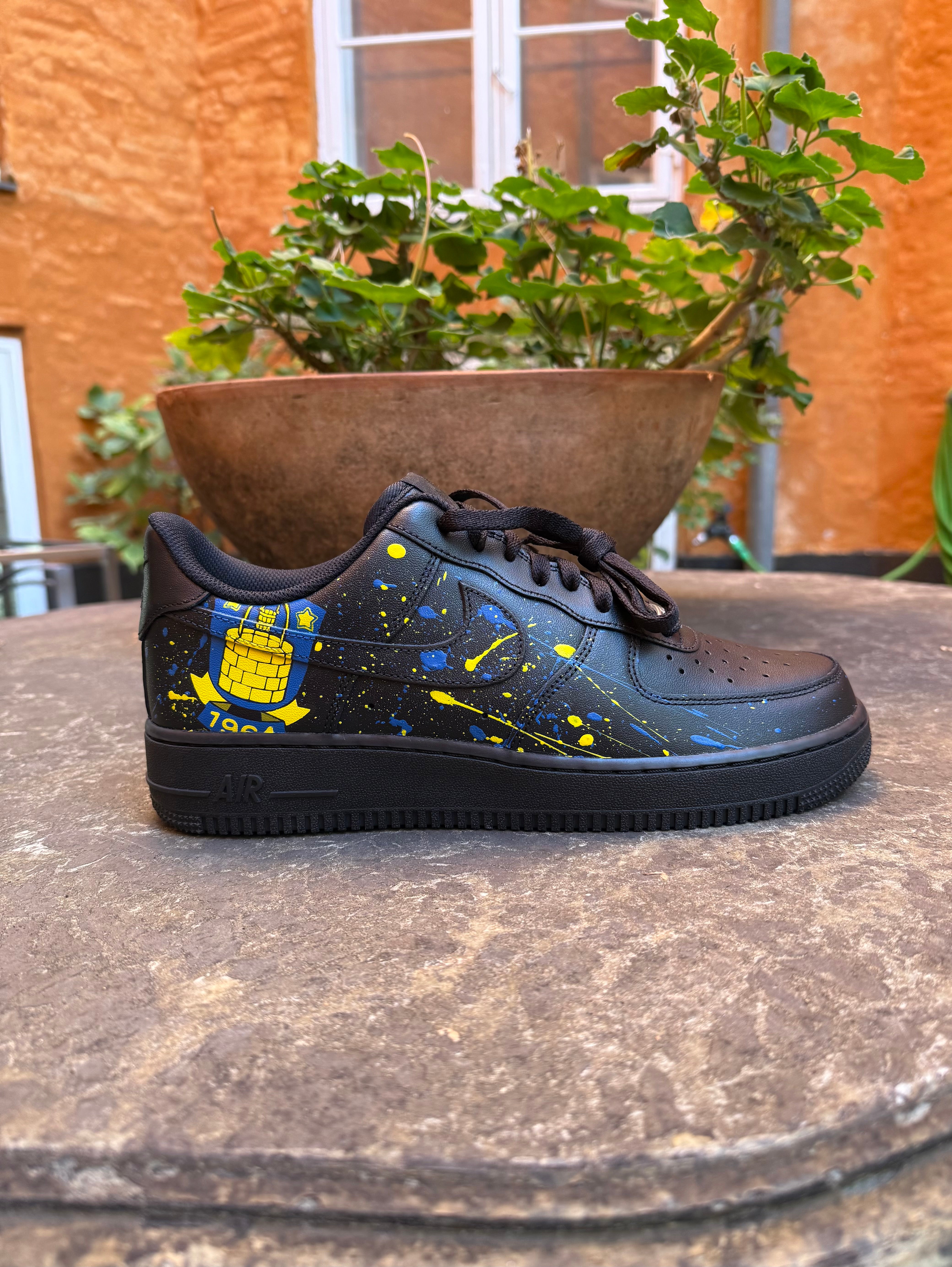 Sport Fan Custom Sneakers på sorte Air Force 1