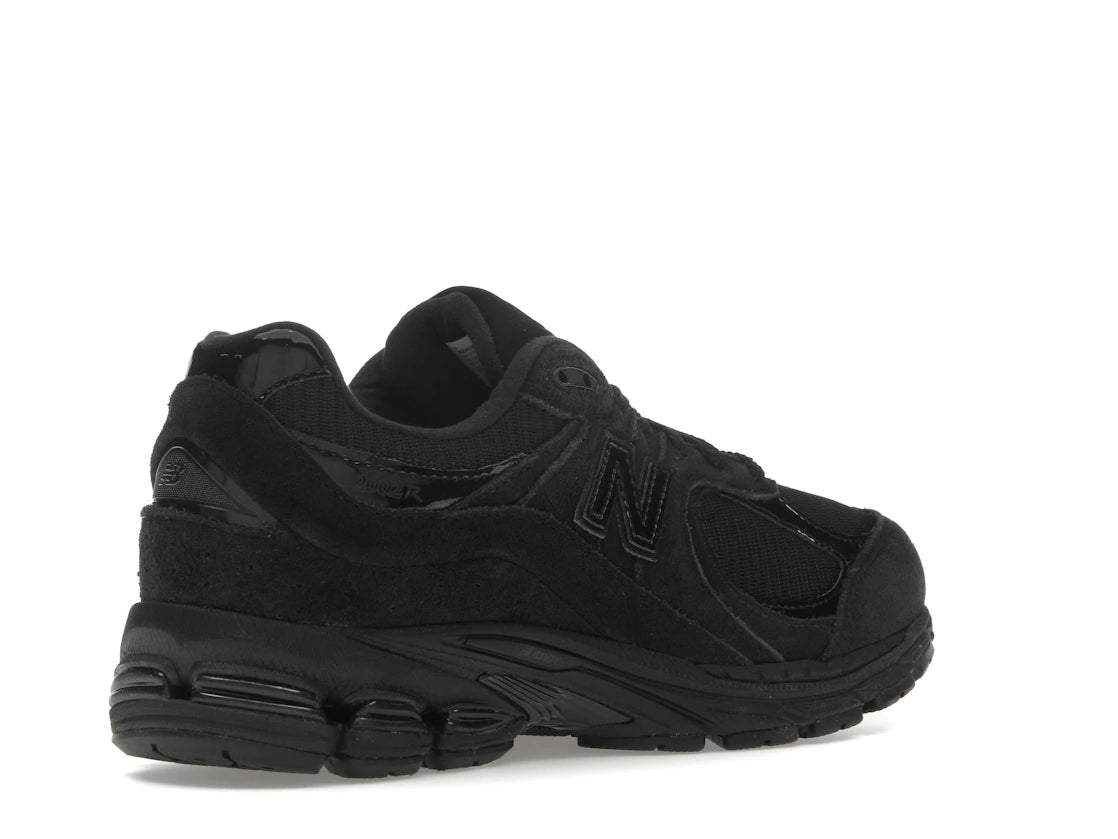 New Balance 2002R Triple Black - M2002RZB