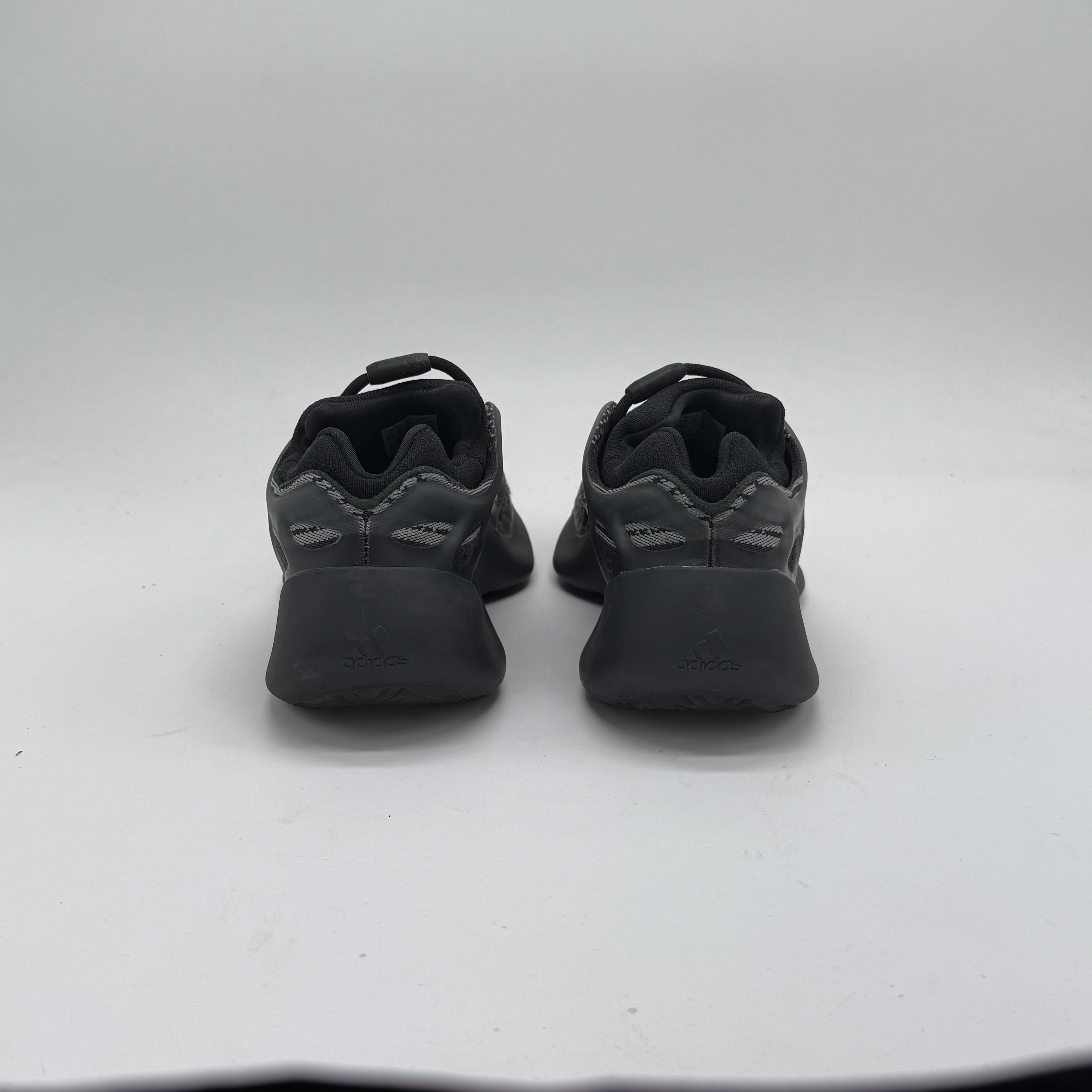 Adidas Yeezy 700 V3 Dark Glow EU 39 1/3