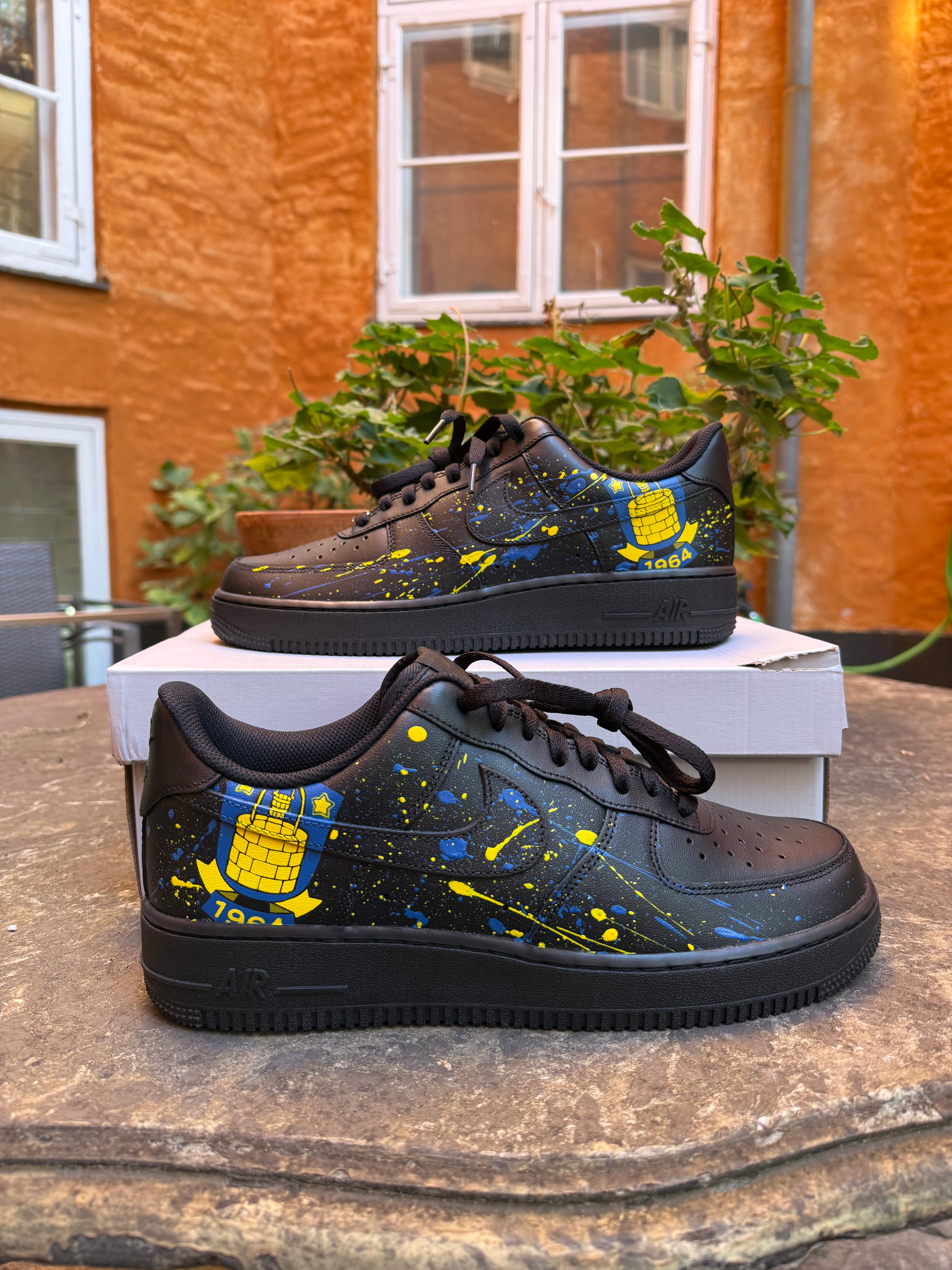 Sport Fan Custom Sneakers på sorte Air Force 1