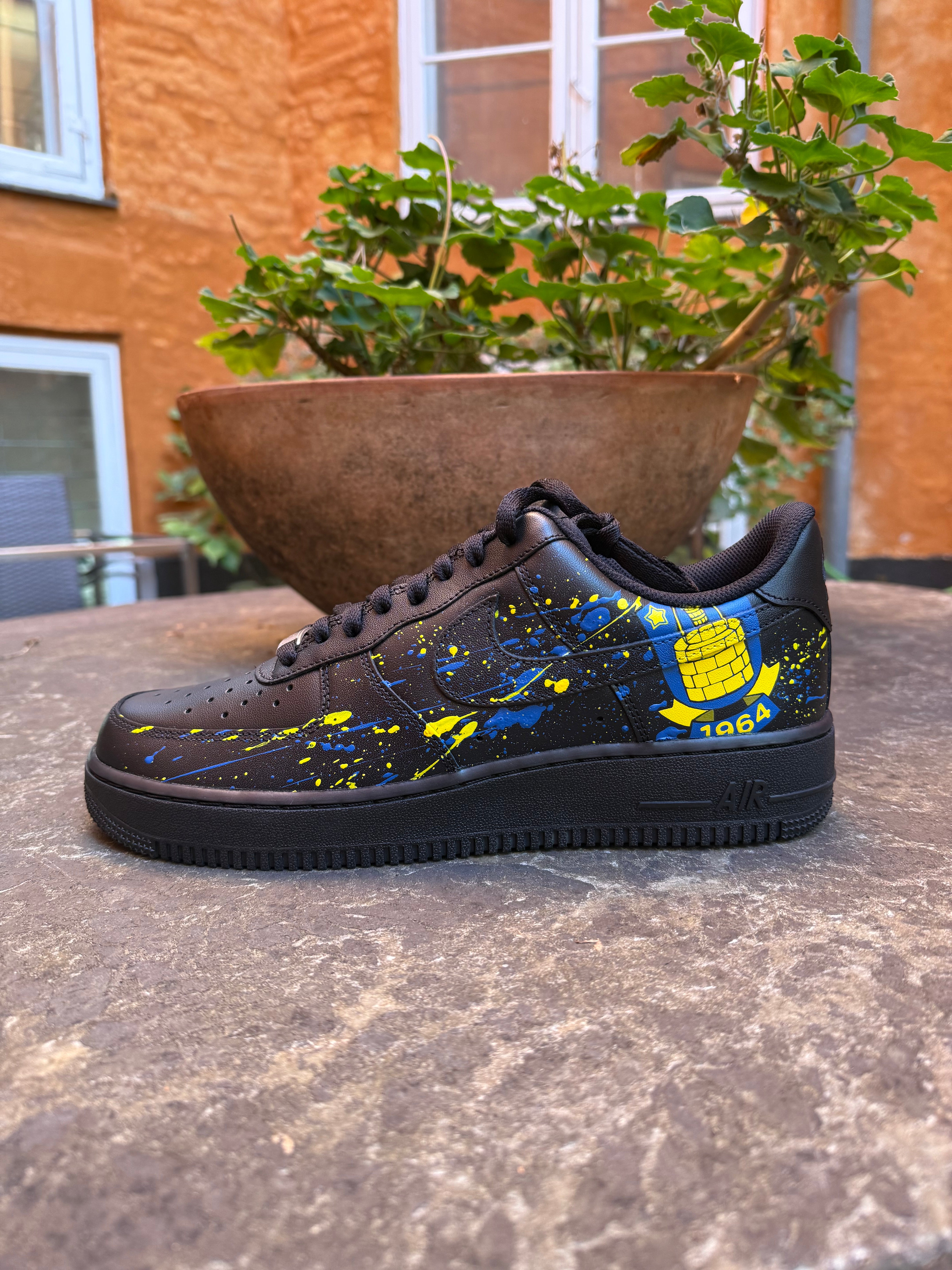 Sport Fan Custom Sneakers på sorte Air Force 1
