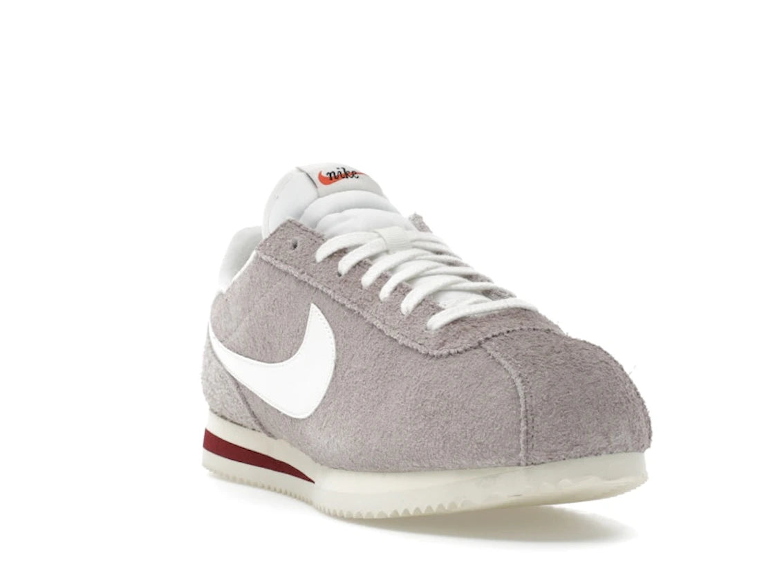 Nike Cortez SE Suede College Grey Dark Team Red Coconut Milk Sail - HF3142-001