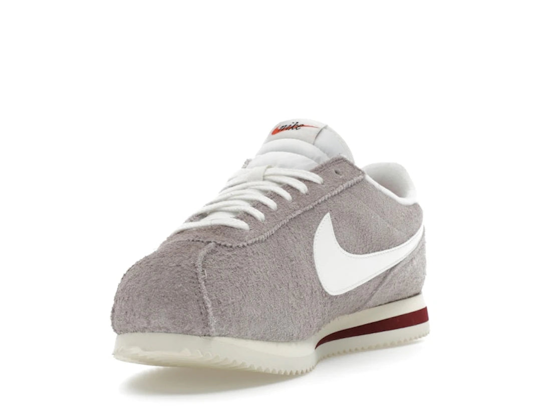 Nike Cortez SE Suede College Grey Dark Team Red Coconut Milk Sail - HF3142-001